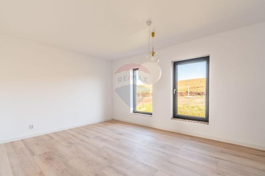 Casă individuală cu 4 camere cu Teren 738 Mp în Jucu de Sus