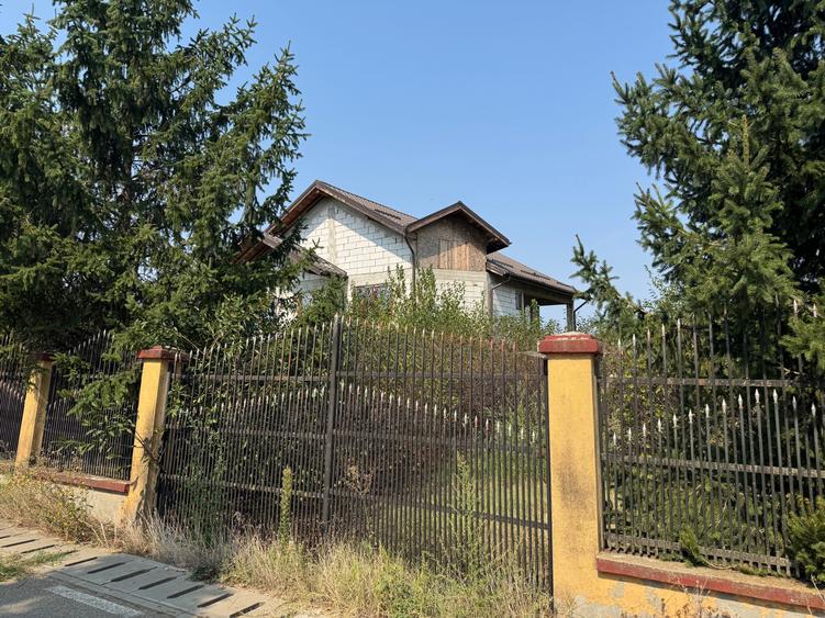 Casă individuală cu 5 camere cu Teren 1088 Mp în Vânătorii Mari