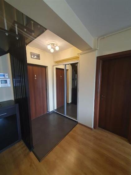 Apartament cu 4 camere decomandat, mobilat în Tudor