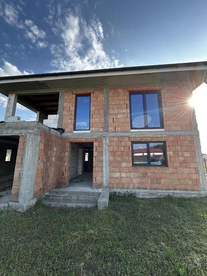 Casă cu 4 camere cu Teren 500 Mp în Budești