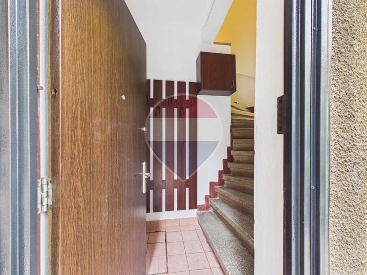 Apartament cu 4 camere semidecomandat în Domenii