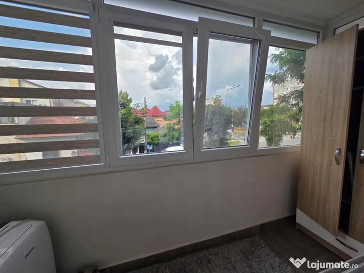 Apartament cu 3 camere decomandat în 1 Mai