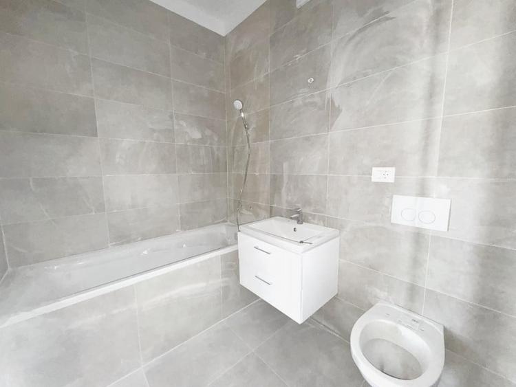 Apartament cu 3 camere decomandat în Aradului