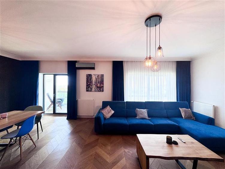Apartament cu 4 camere decomandat în Tei