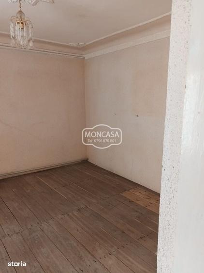 Casă cu 3 camere cu Teren 1335 Mp în Central