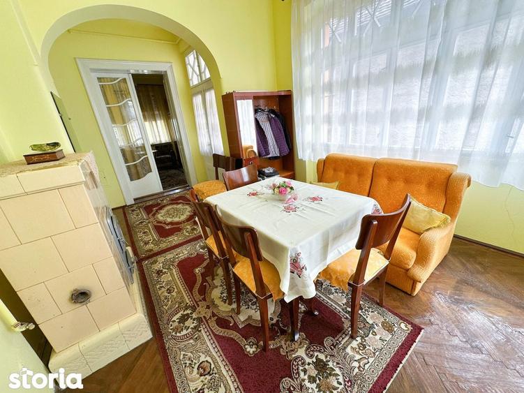 Casă cu 5 camere cu Teren 990 Mp în Central