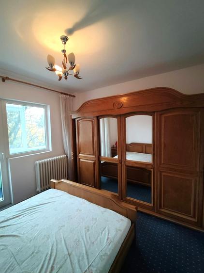 Apartament cu 3 camere decomandat în Berceni