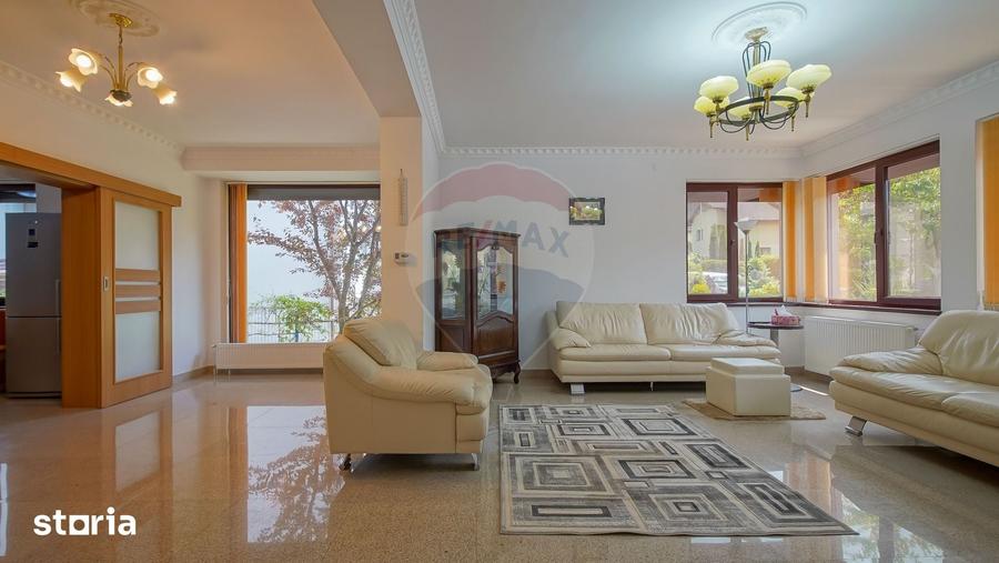 Casă cu 6 camere cu Teren 530 Mp în Dârste