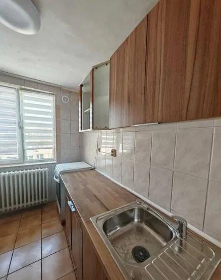 Apartament cu 3 camere semidecomandat, mobilat în Obor