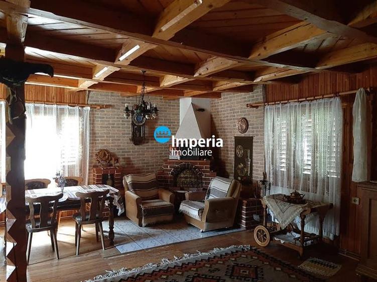Casă individuală cu 7 camere cu Teren 750 Mp în Pojorâta