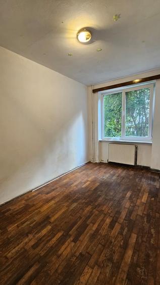 Apartament cu 3 camere în Tractorul