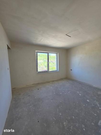 Casă cu 3 camere cu Teren 400 Mp în Central