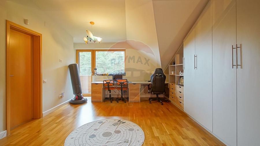 Casă individuală cu 6 camere cu Teren 1800 Mp în Poiana Angelescu