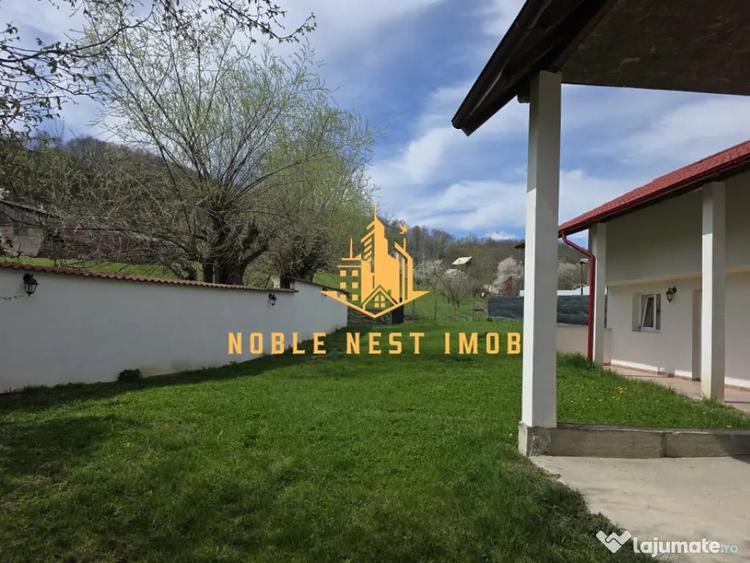 Casă cu 5 camere cu Teren 2500 Mp în Central
