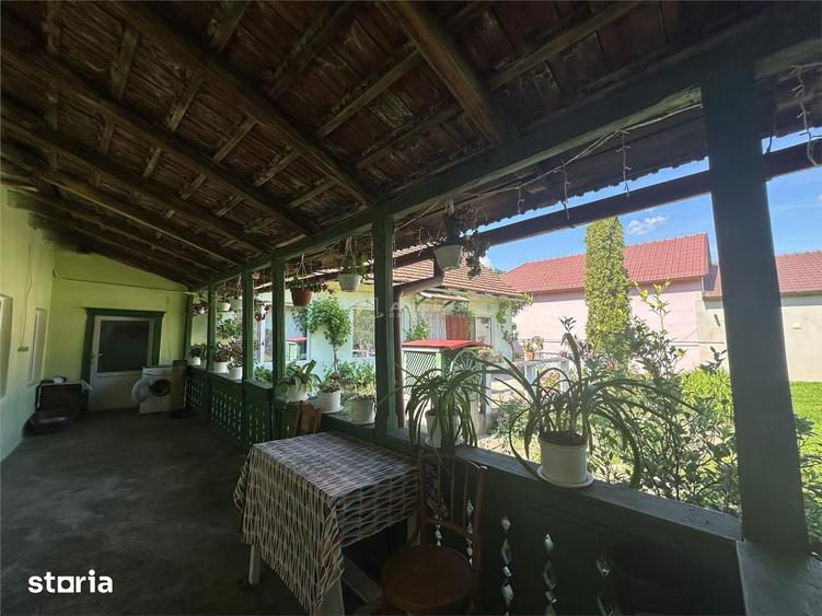 Casă cu 4 camere cu Teren 1000 Mp în Central