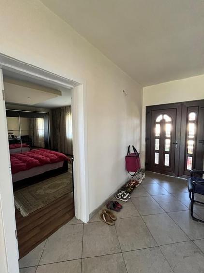 Casă individuală cu 7 camere cu Teren 1000 Mp în Clit