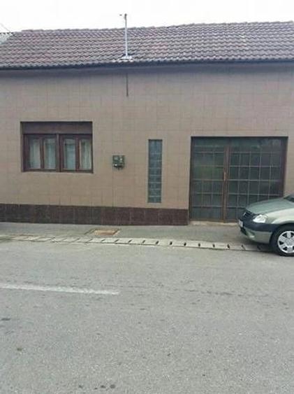 Casă cu 2 camere cu Teren 700 Mp în Berzasca