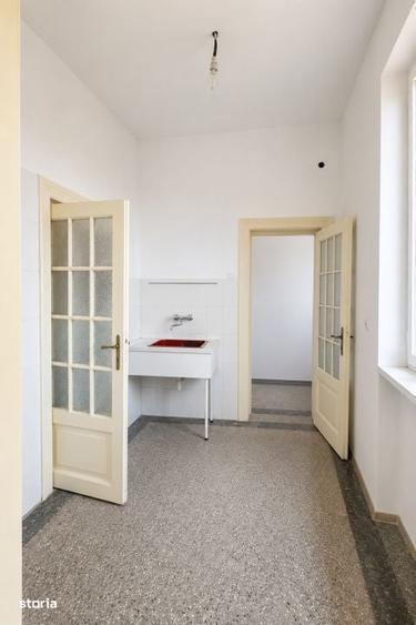 Apartament cu 3 camere în Calea Victoriei
