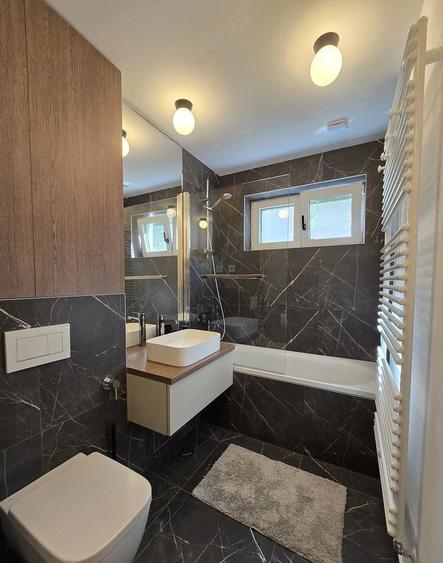 Apartament cu 3 camere semidecomandat în Circumvalațiunii