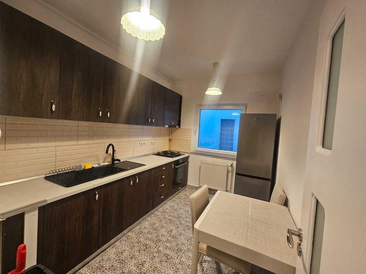 Apartament cu 3 camere decomandat în Doamna Ghica