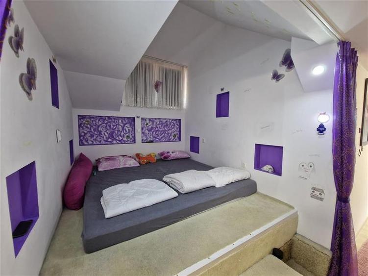 Duplex cu 7 camere cu Piscina în Central