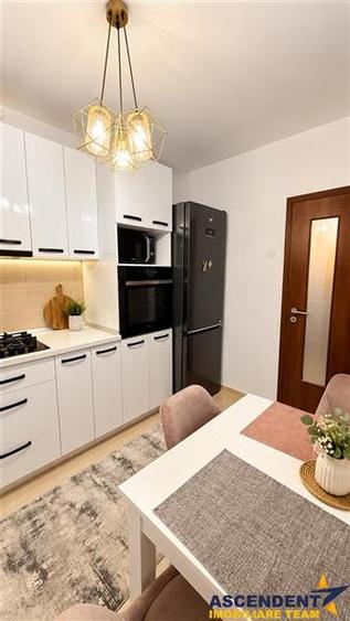 Apartament cu 2 camere decomandat, mobilat în Tractorul