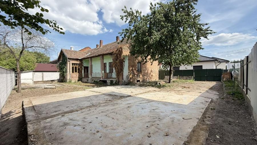 Casă individuală cu 5 camere cu Canalizare în Central