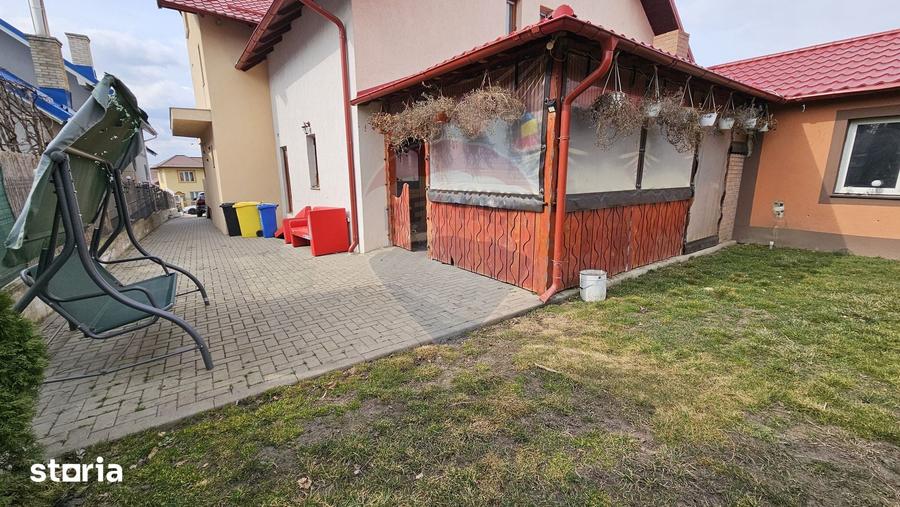 Casă cu 6 camere cu Teren 1000 Mp în Șcheia