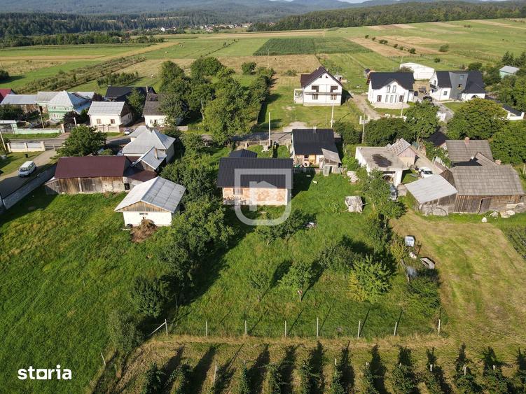 Casă cu 4 camere cu Teren 1215 Mp în Arbore