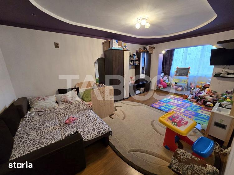 Apartament cu 3 camere decomandat, mobilat în Turnișor