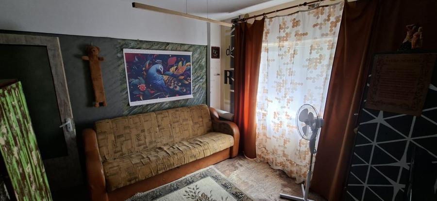 Apartament cu 3 camere semidecomandat în Central