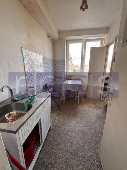 Apartament cu 3 camere semidecomandat în Iancului
