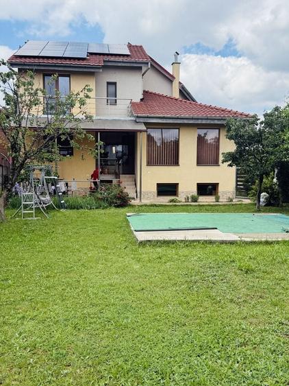 Casă individuală cu 9 camere cu Canalizare în Bogdăneștilor