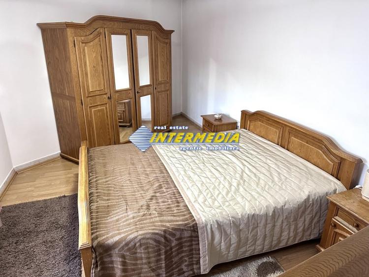 Casă individuală cu 6 camere decomandat cu Canalizare în Cetate