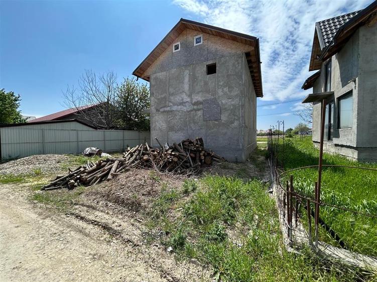Casă individuală cu 4 camere cu Teren 273 Mp în Câmpineanca