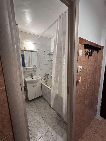 Garsonieră decomandată în Vitan