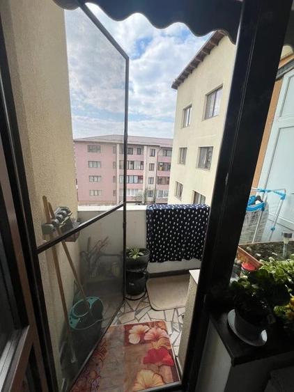 Apartament cu 3 camere decomandat în Florești