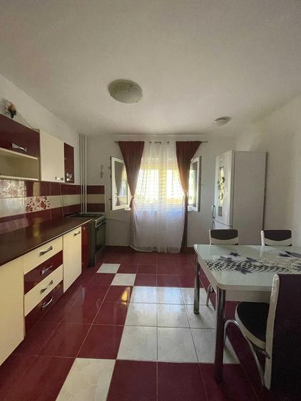 Apartament cu 3 camere decomandat în Uverturii