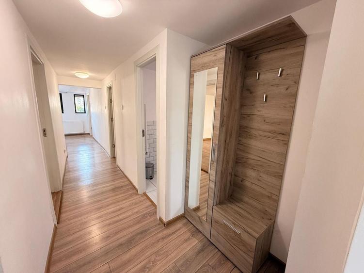 Apartament cu 3 camere decomandat, mobilat în Banu Manta