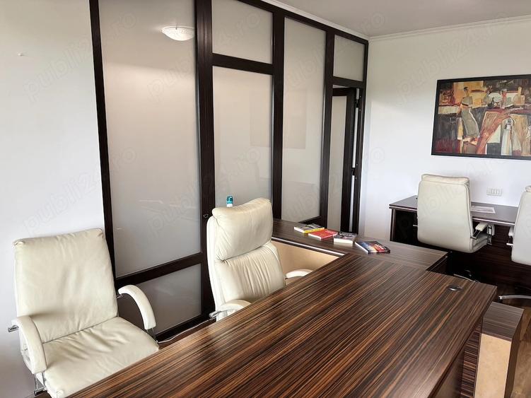 Apartament cu 4 camere decomandat în Central