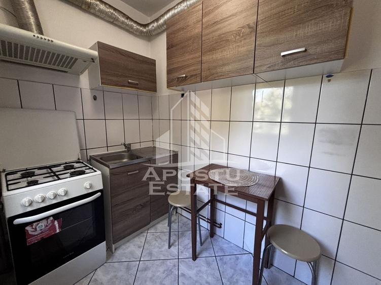 Garsonieră circulară, mobilată în Lunei