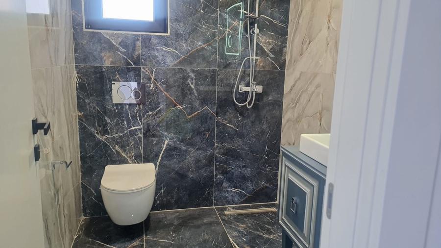 Casă individuală cu 4 camere cu Canalizare în Tunari