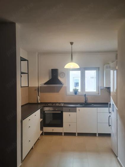Apartament cu 3 camere semidecomandat în Subcetate