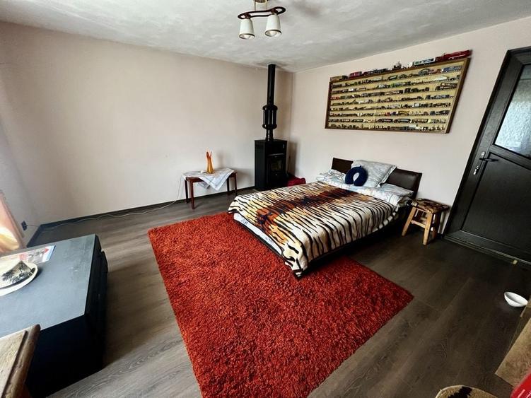 Casă cu 4 camere în Câmpofeni