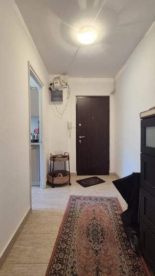 Apartament cu 3 camere semidecomandat în Dristor