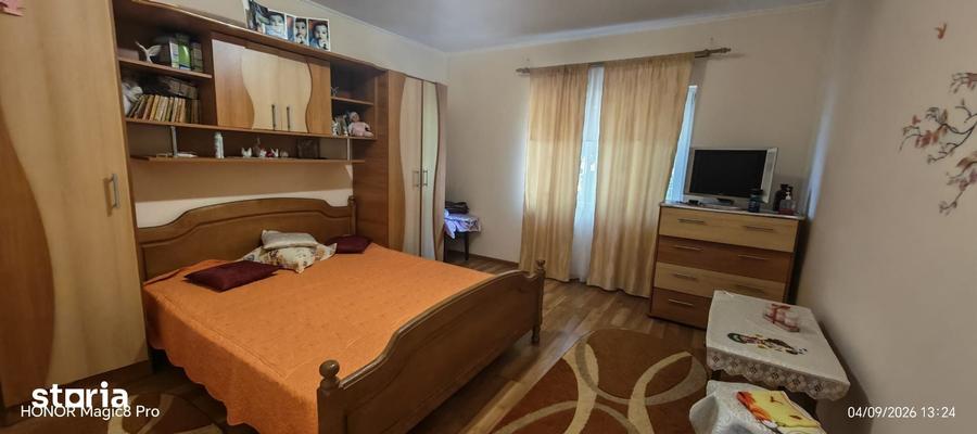 Casă cu 9 camere cu Teren 1500 Mp în Popricani