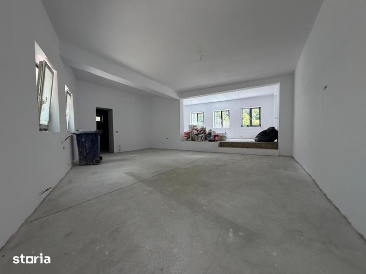 Casă cu 7 camere cu Teren 1300 Mp în Central