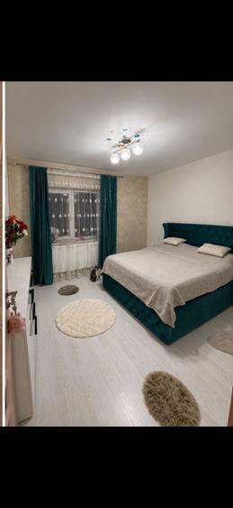Apartament cu 3 camere decomandat în Drumul Sării