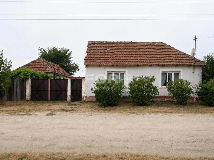 Casă cu 3 camere cu Teren 1133 Mp în Tulca