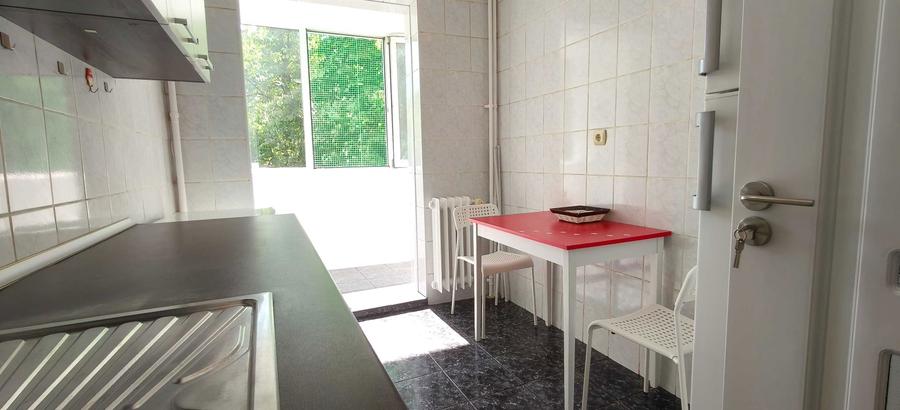 Apartament cu 2 camere semidecomandat în Lucrețiu Pătrășcanu